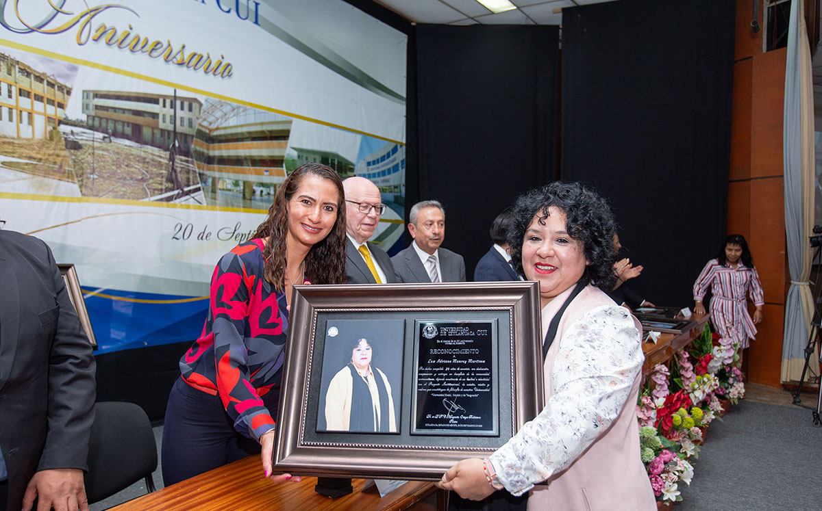 Ariadna Morales y Adriana Monroy