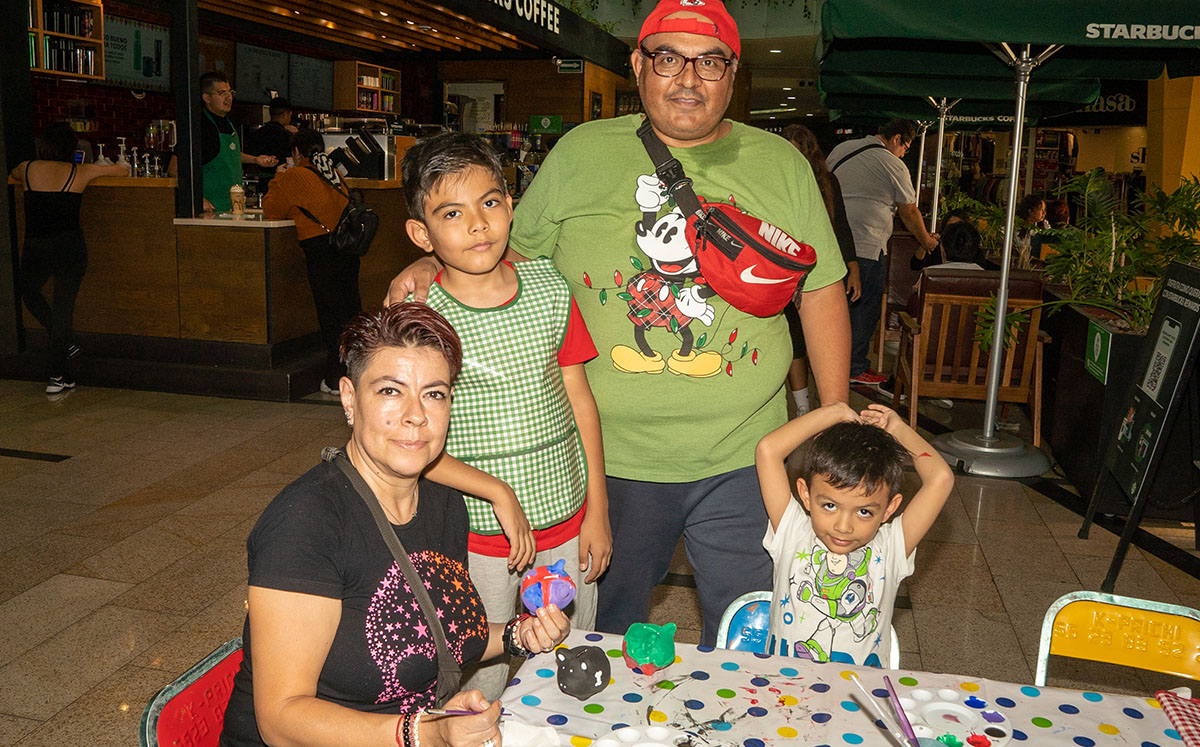 Berenice Ortiz, Maddox Gallegos, Lucca Gallegos y Pedro Gallegos