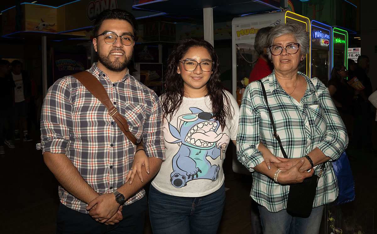 Carlos Sánchez, Itzel Gutiérrez y Sandra Rosas