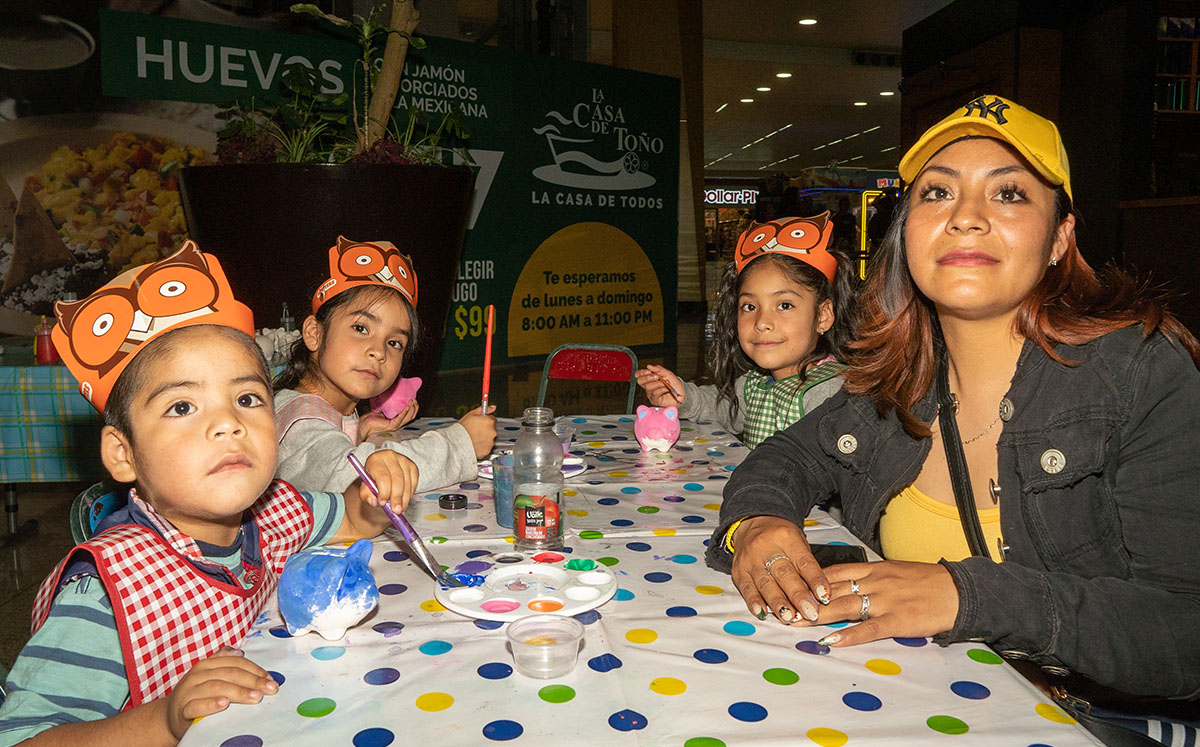 Karina Alfonso, Enrique Cardenas, Daniela Cardenas y Shekinah Cardenas