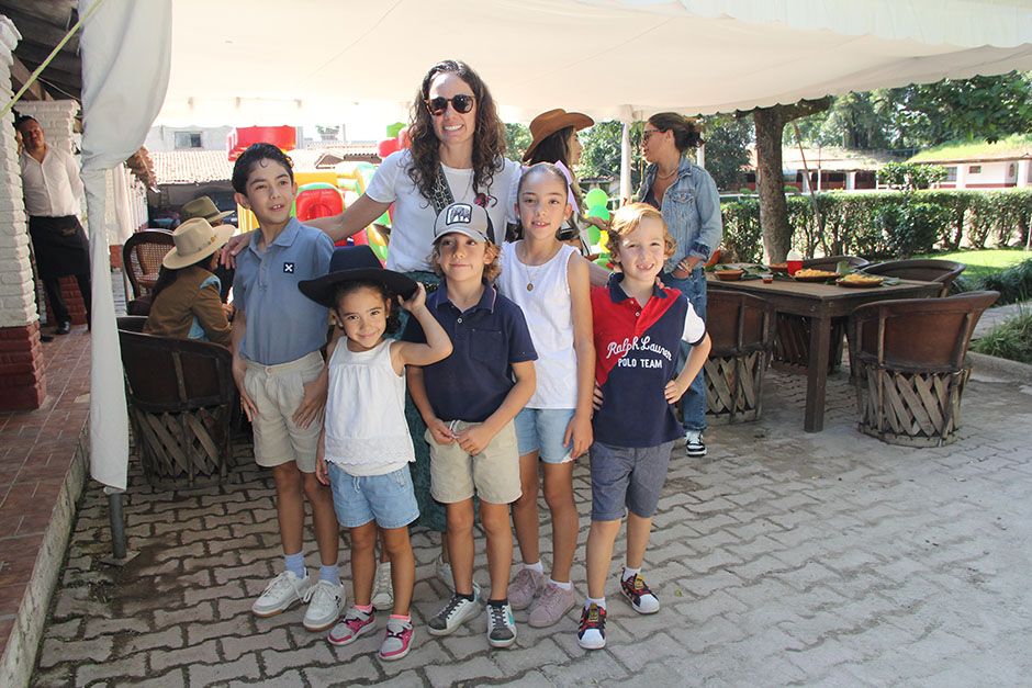 Natalia Ángel, Patricio Patiño, Federica Patiño, Marcela Patiño, Natalia Patiño y Pablo Patiño.