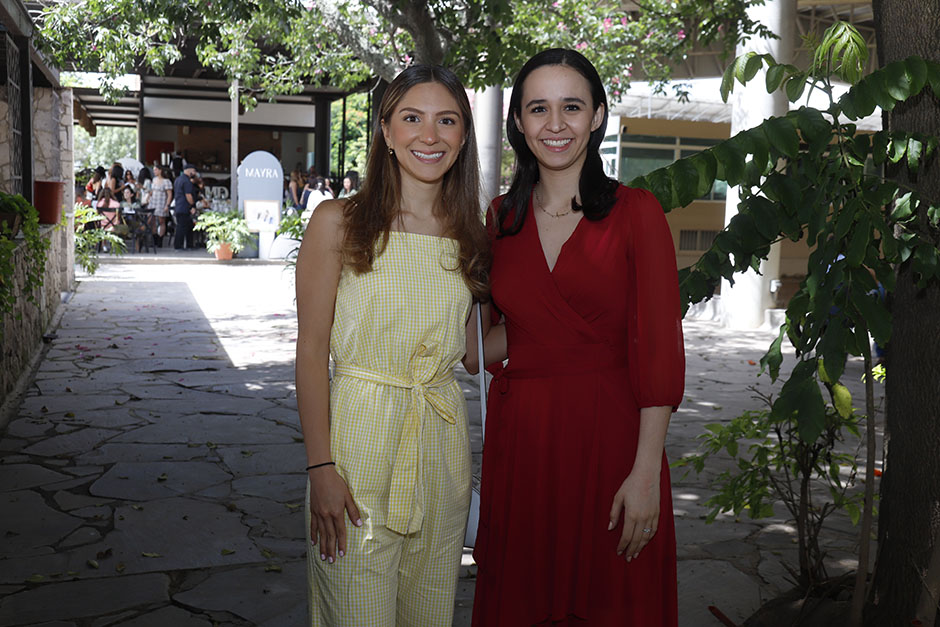 Regina Solís y Alejandra Flores