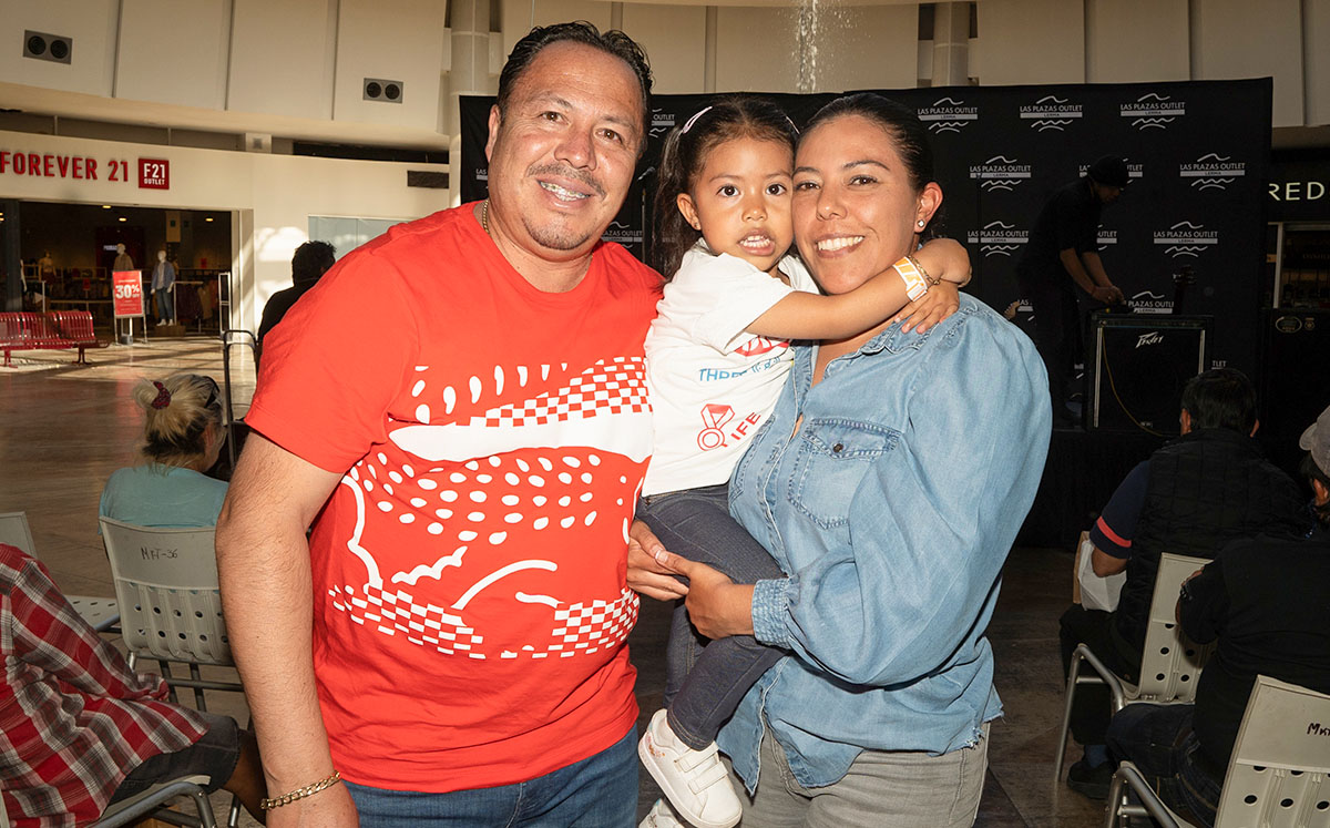 Vero Bernaldez, Luis Contreras y Lia Contreras