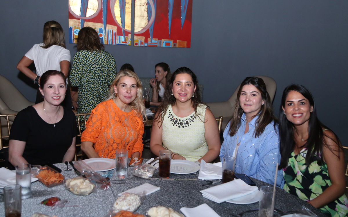 Martha Cavazos, Roberta Barrera, Alicia de Múzquiz, Mónica Martínez y Mayer Valdez / Foto: Roberto Alvarado
