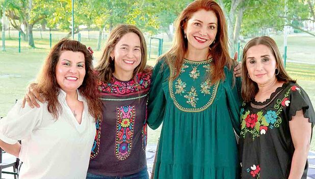 GISELA POMBO, CLARA GOVELA, SANDRA RUIZ Y MARTHA SALINAS usaron sus mejores outfits mexicanos