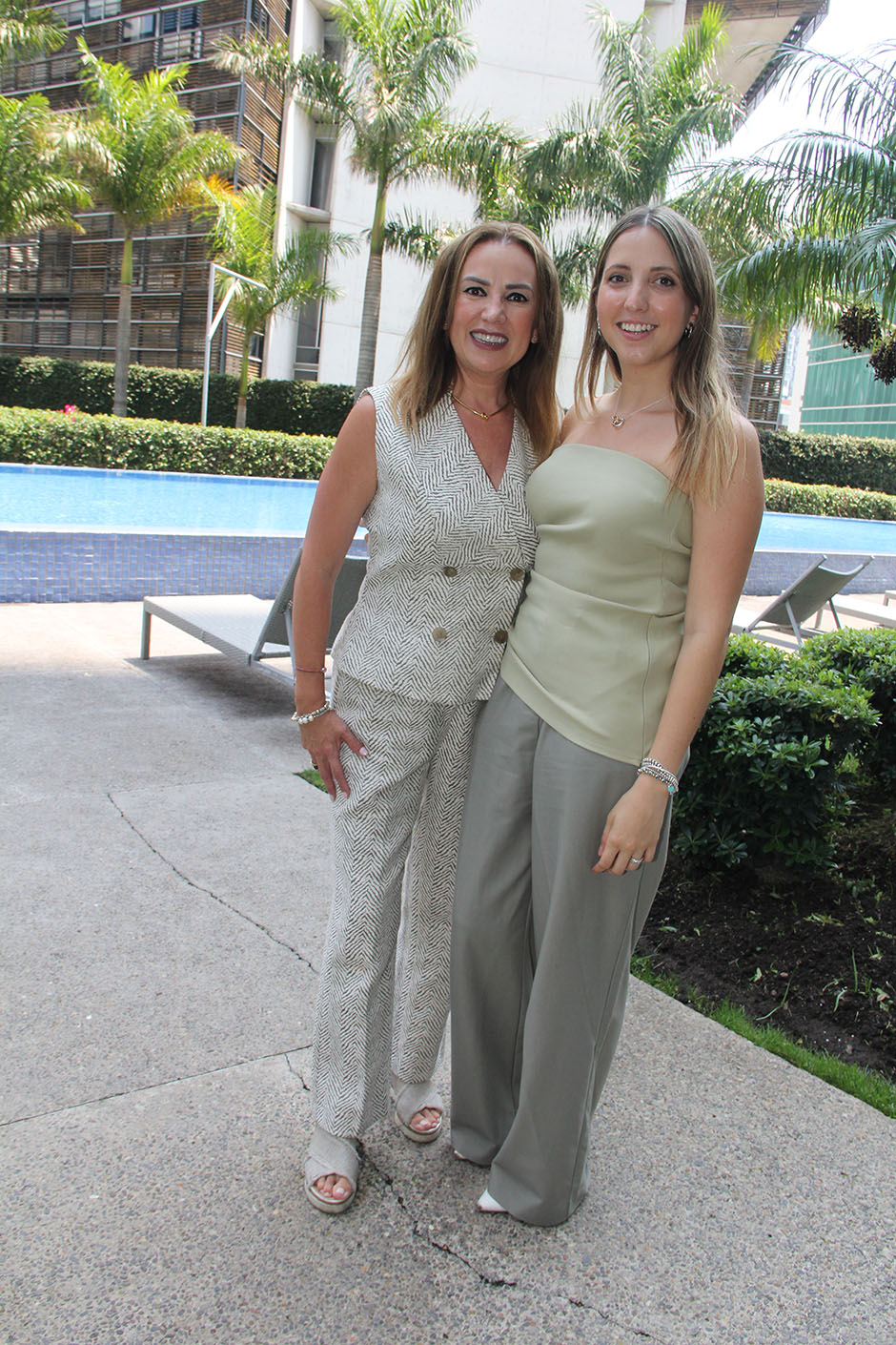 Ruth Sofía Gaitán y Estela Villa.