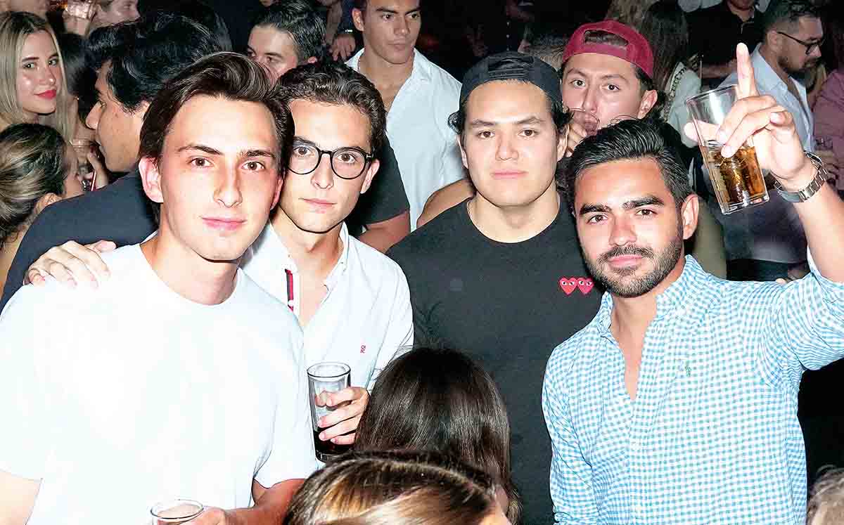 ALEJANDRO MORALES, JAVIER HERNÁNDEZ, VICTOR SILVA Y MARCO CARILLO