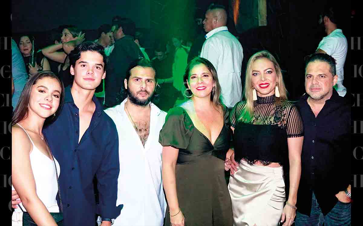 MARIFER CAZAUBON, ALEX AGUILAR, EDUARDO HANDALL, GABRIELA RINCÓN, JULIA MUÑOZ Y ARMANDO BRAÑA