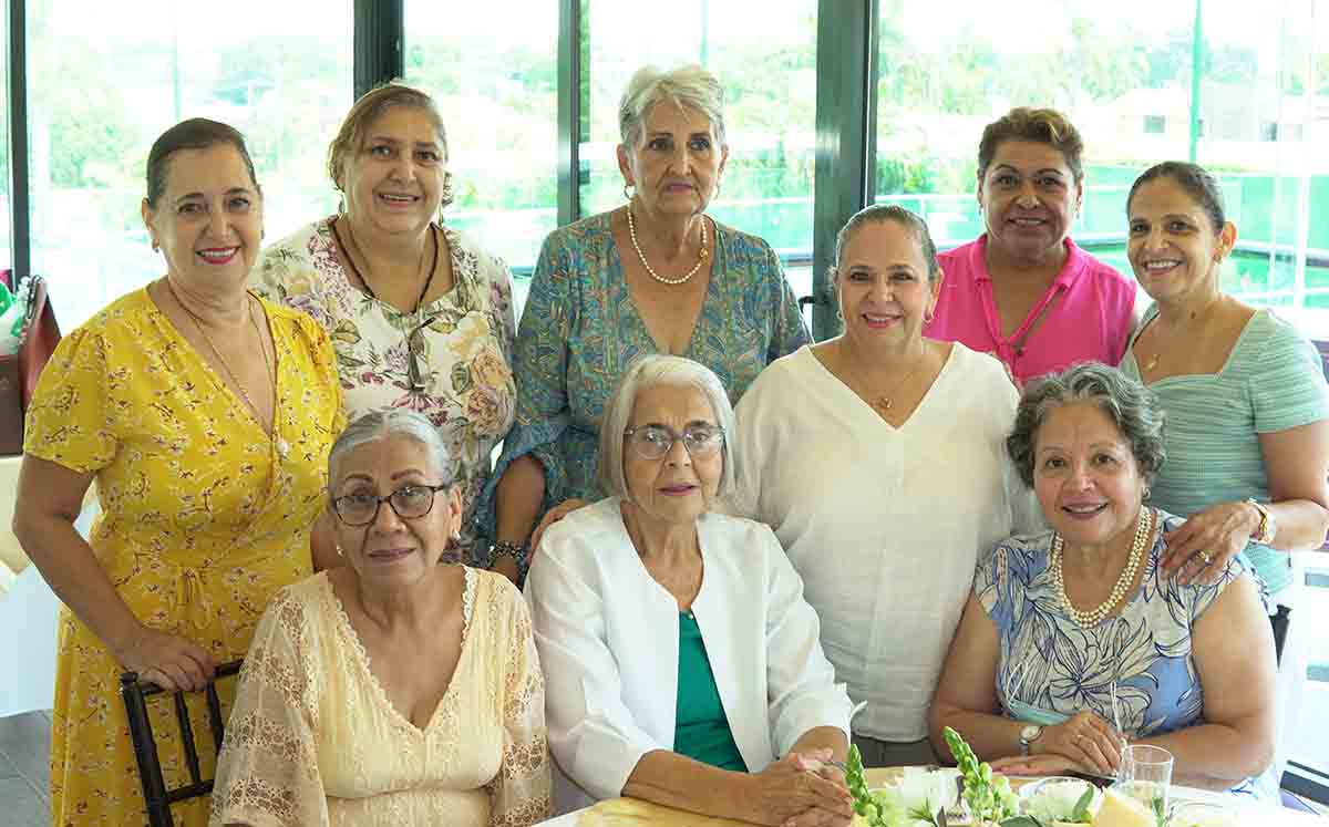 Asistentes del evento degustaron de un delicioso desayuno buffet con fruta