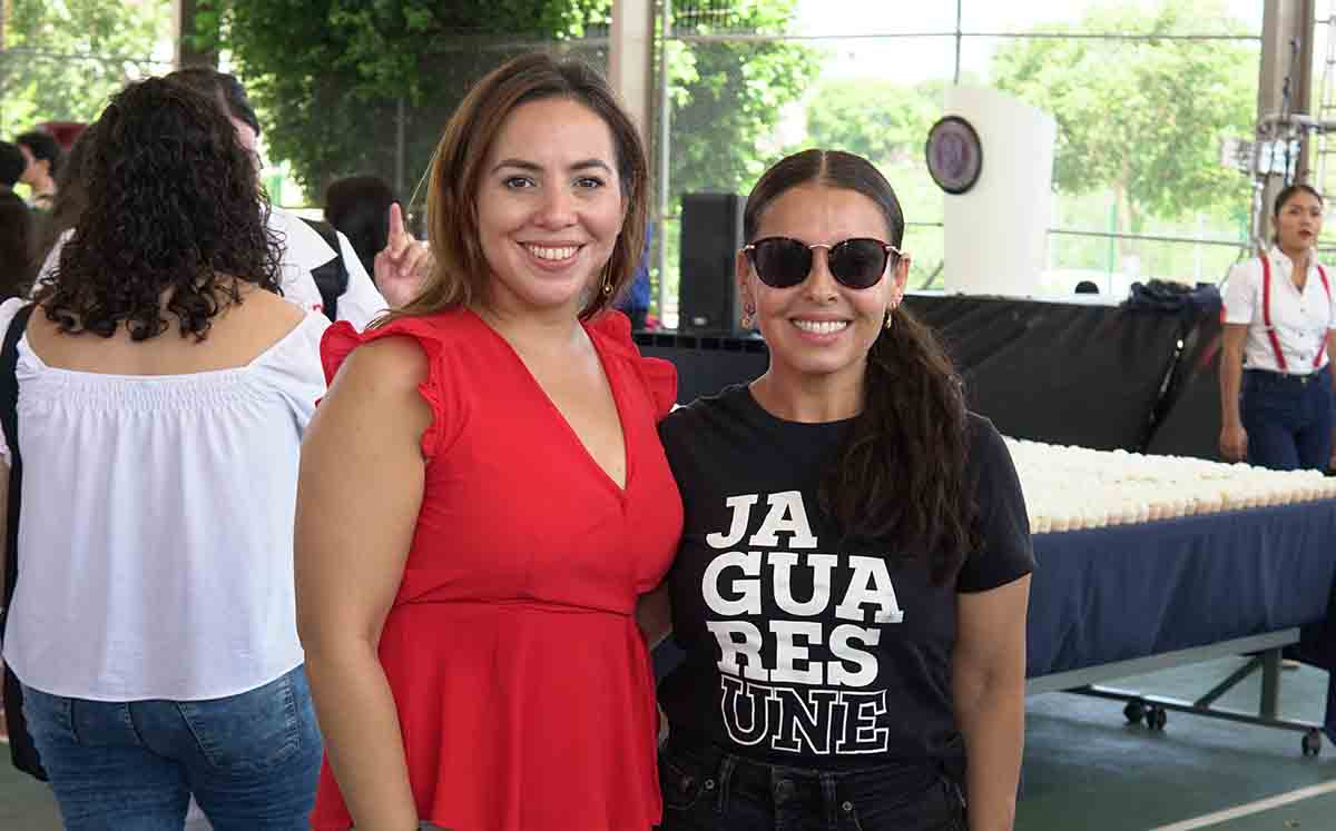 ALEXANDRA SANDOVAL Y MÓNICA LUENGAS estuvieron felices y disfrutando del evento