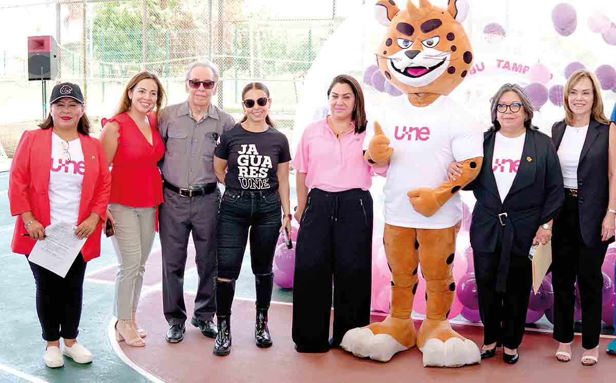 ADRIANA BECERRIL, ALEXANDRA SANDOVAL, JOSÉ VÍCTOR SANDOVAL, MÓNICA LUENGAS, ALICIA SIERRA, JAGUAR UNE, EVA REYES Y ANA LETICIA SIERRA en la UNE