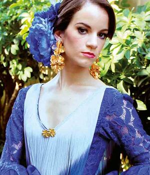 ANA MARY MARTÍNEZ lució un un hermoso vestido estilo flamenco