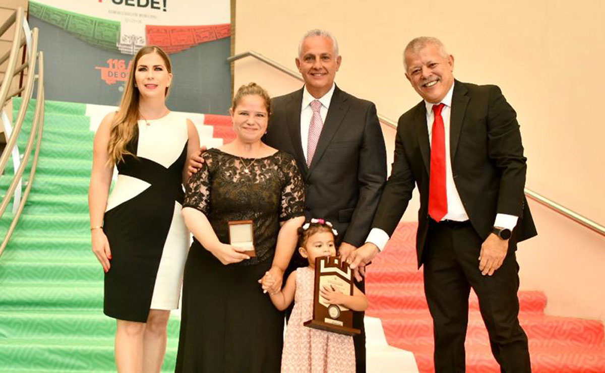 Blanca, Lupita, Regina, Román y Manuel
