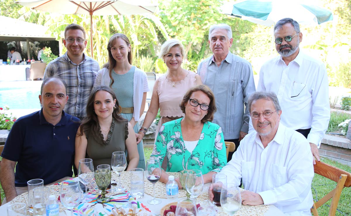 Eathan, Rachel, Vero, Peter, Antonio, Ioseb, Romana, Edurne y Ramón
