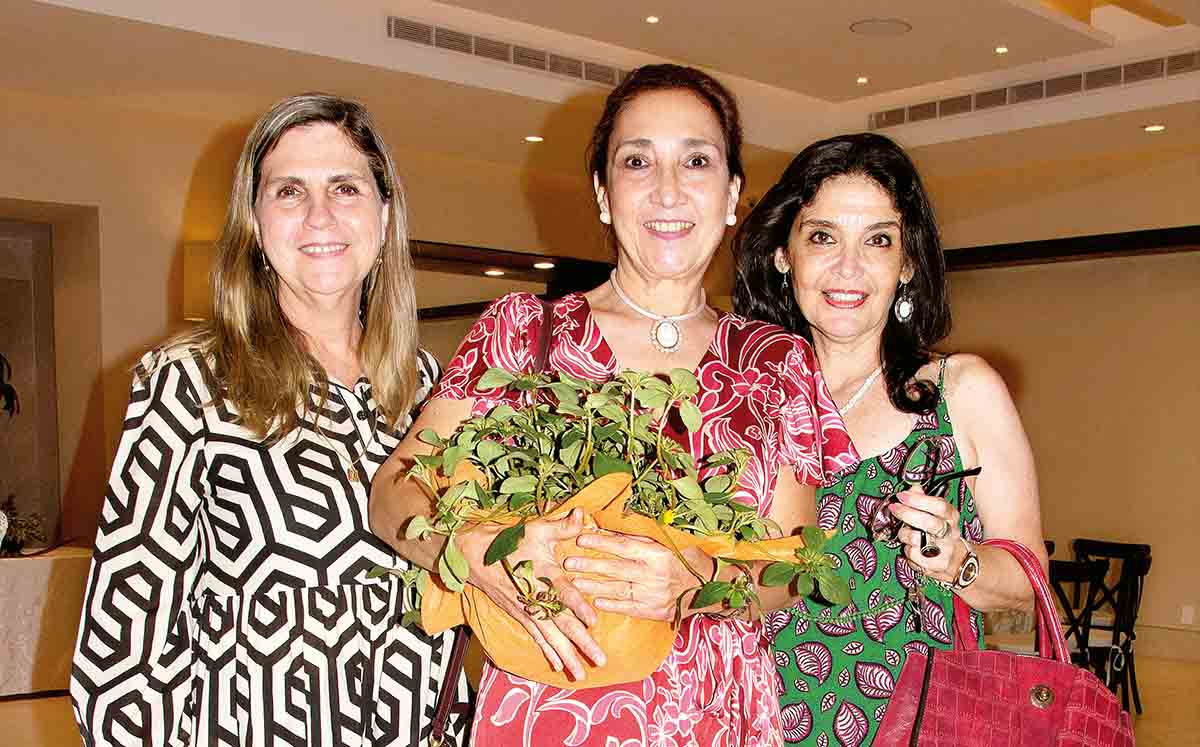 CLAUDIA GUZMÁN, MARTHA COLLADO Y MARTHA VÁZQUEZ estuvieron presentes en la cambio de mesa directiva de la federación de jardines