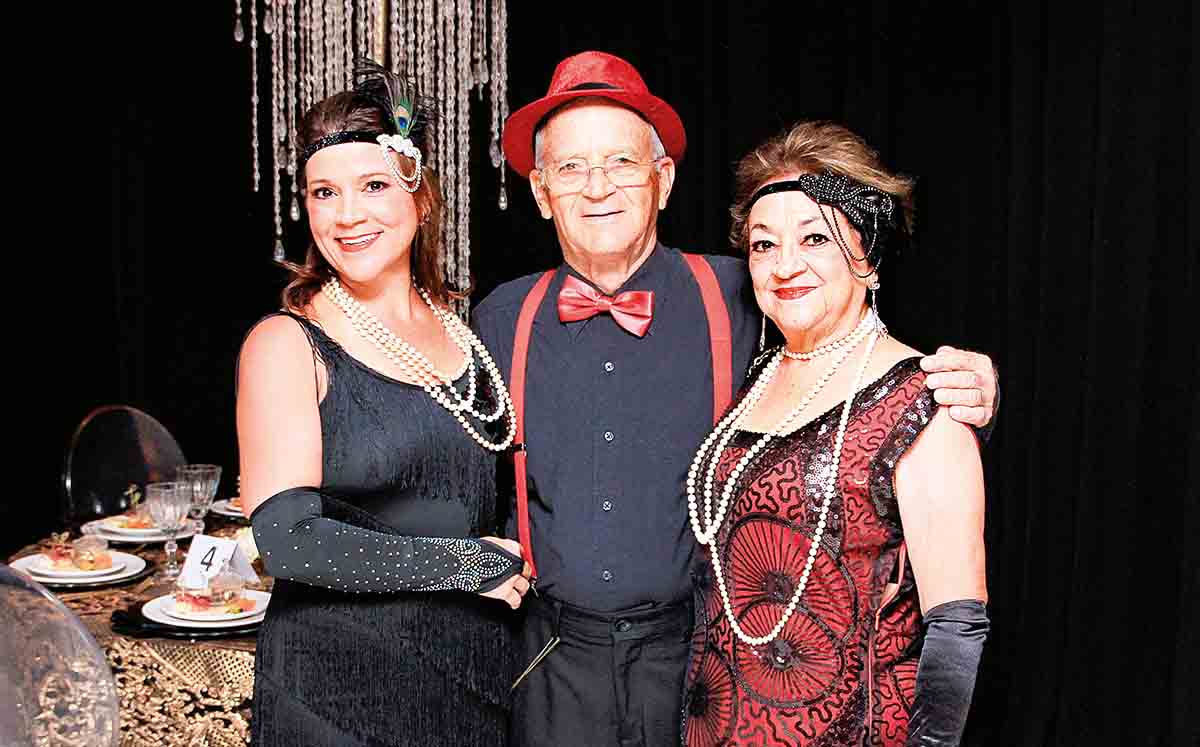 ADRIANA GARCÍA, CARLOS GARCÍA Y LUCY MOSES con sus icónicos outfits