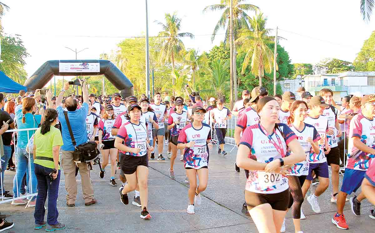 Inicio de la carrera UNE