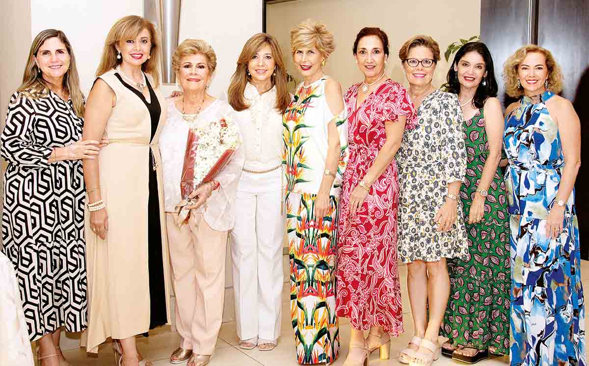 CLAUDIA GUZMÁN, CHARY FERNÁNDEZ, HILDA DE GUERRERO, ADRIANA QUIROGA, SANDRA DE LA GARZA, MARTHA COLLADO, DIANA OSORIO, MARTHA VÁZQUEZ Y ANA LU RUIZ