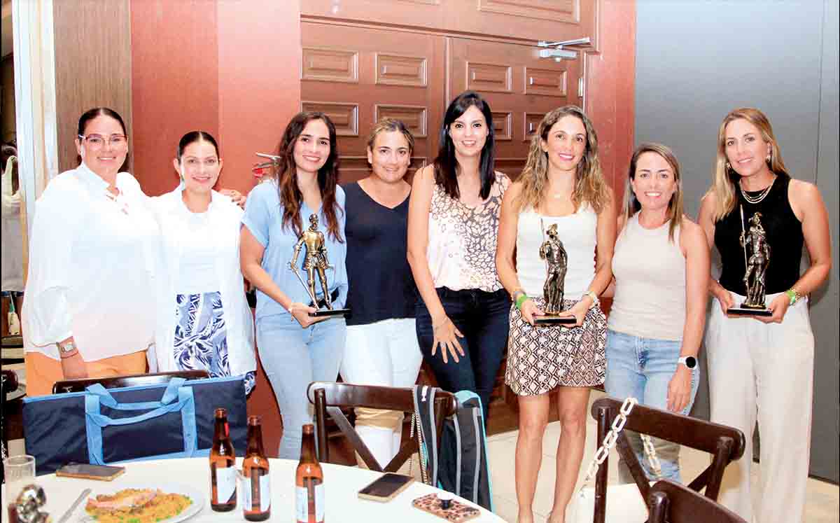 ANA ALICIA MALAGÓN, PATY CRUZ, ANA TISCAREÑO, MARU CUADRA, MARINA LOMELÍN, LUISA GARZA, MARÍA SANTAESTEBAN E ISABEL CASTRO