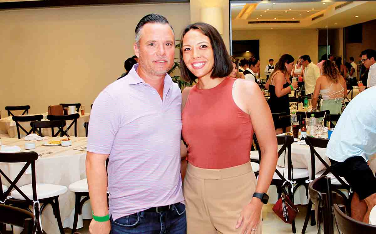 LUIS LEGORRETA Y ANA CRIS DE LEGORRETA presentes en la premiación