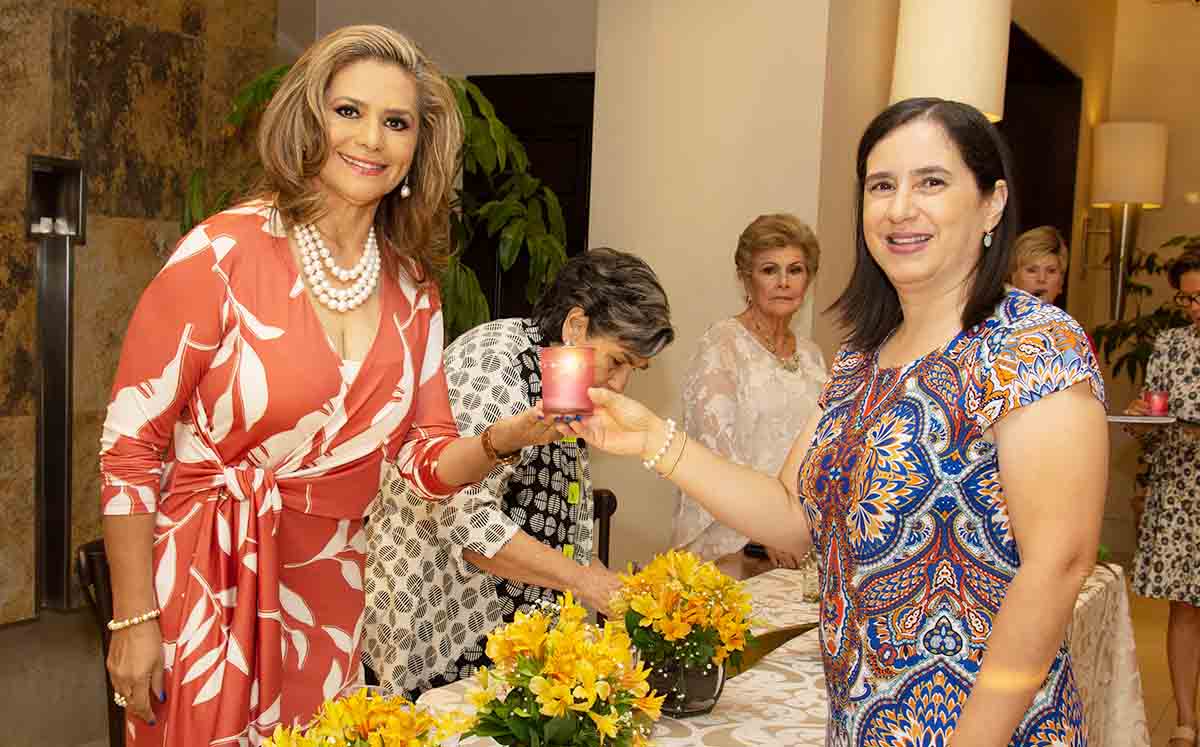 SYLVIA TACEA y xxx nos regalaron sus mejores sonrisas