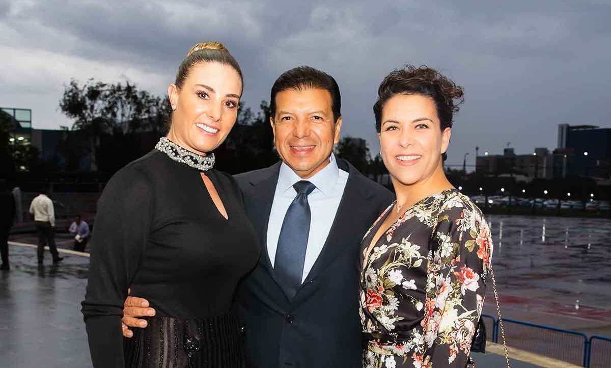 Lorena Bronca, Antonio Valencia y Fernanda Tinajero
