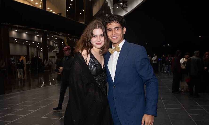 Erika Hernández y John Derek Cisneros