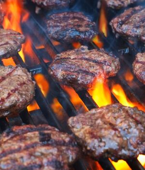 Alimentos tostados y asados al carbón causan problemas según Profeco (Getty Images)