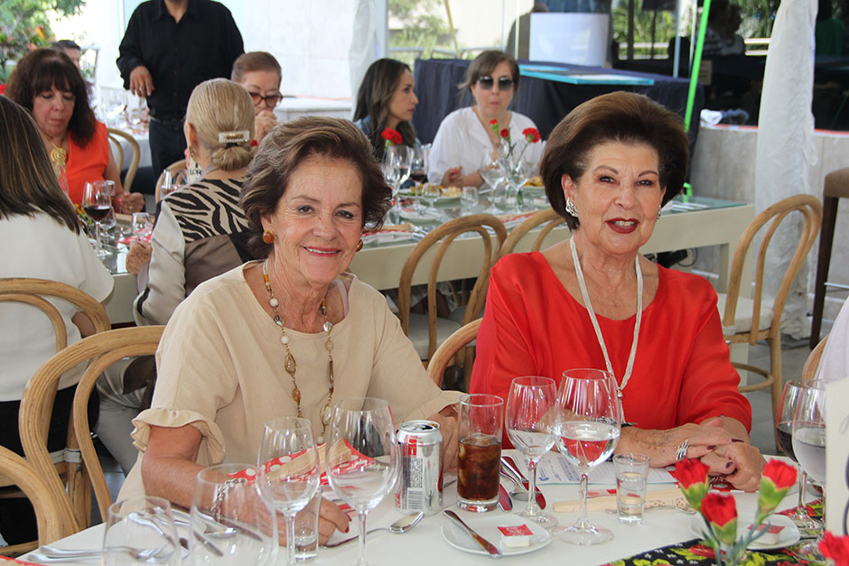 03 Beatríz Ochoa y María Emilia Urrea.