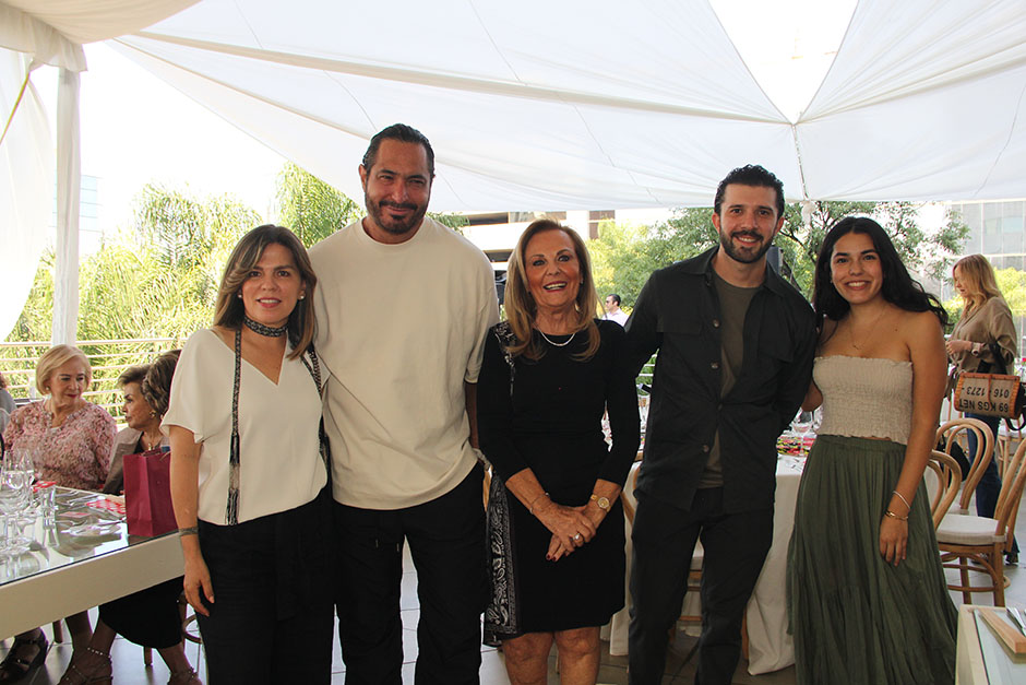 Catalina Olea, Yuri Zatarain, Reysis Kirschner, Brian Soto y Andrea Flores