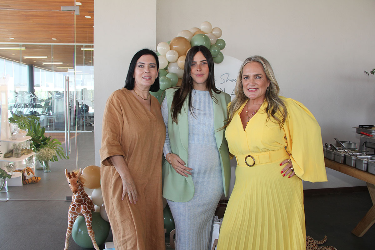 01 Conny Gallo, Andrea Barba y Pony Torres