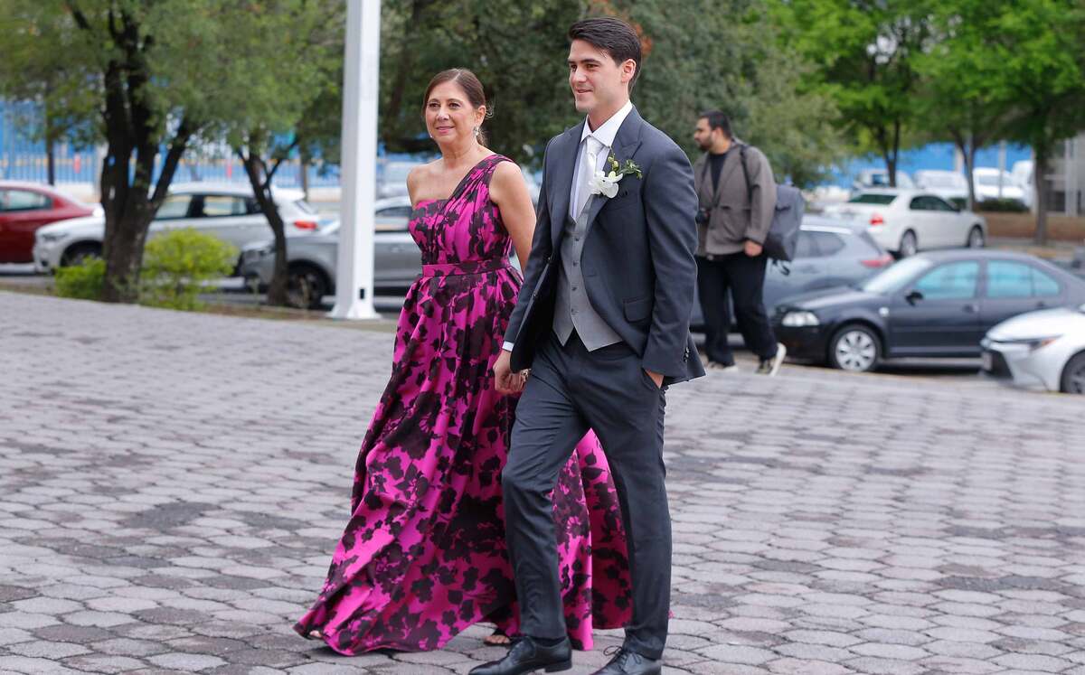 El novio junto a su mamá Miriam Sada