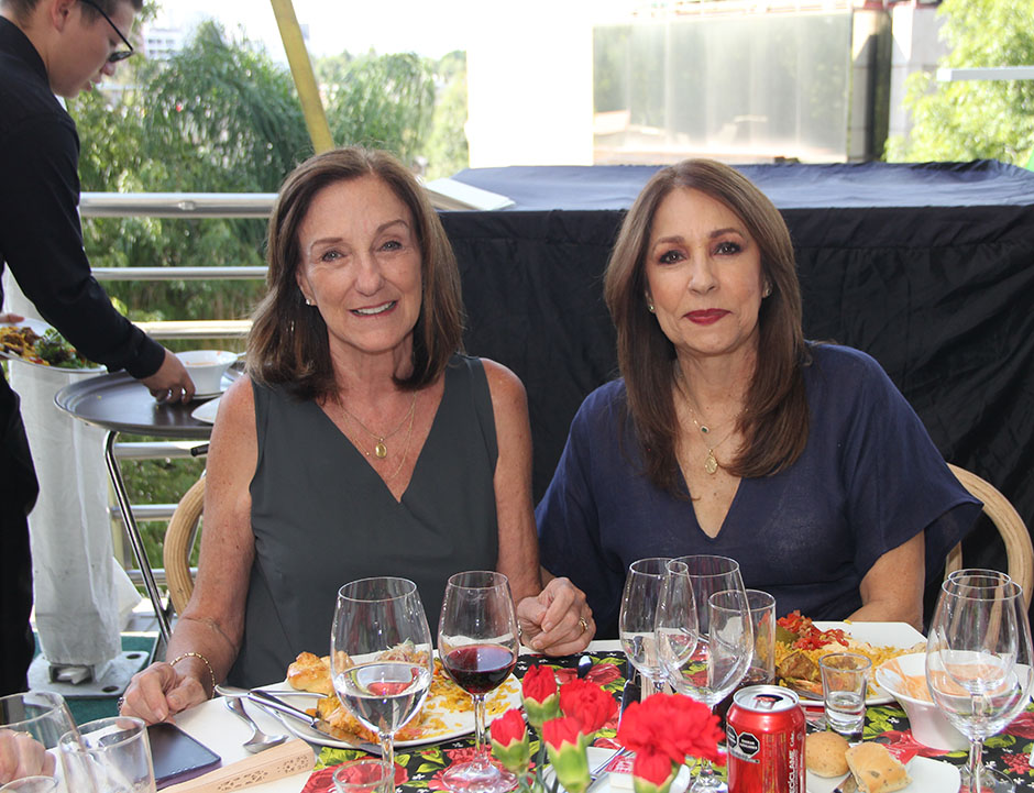 Lourdes Álvarez y Gabriela Vizcaíno.