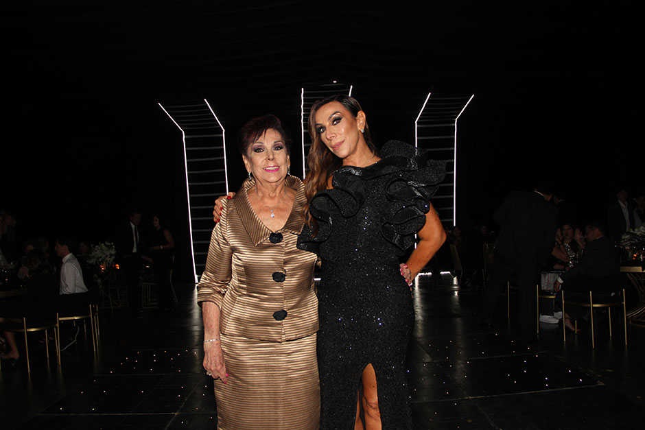 04 María Oralia Rodríguez y Buby Jiménez.