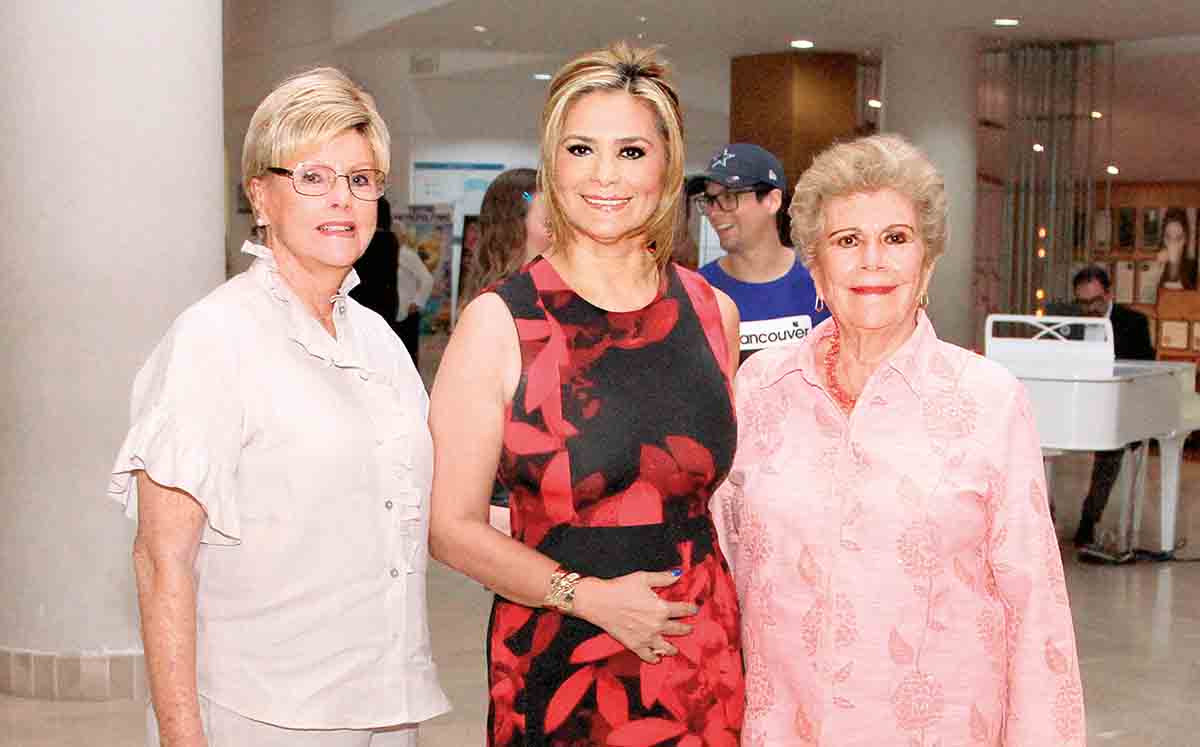 ANNE FUNK, SYLVIA TACEA E HILDA OSORIO estuvieron presentes en la inauguración del busto de Gilda Appedole