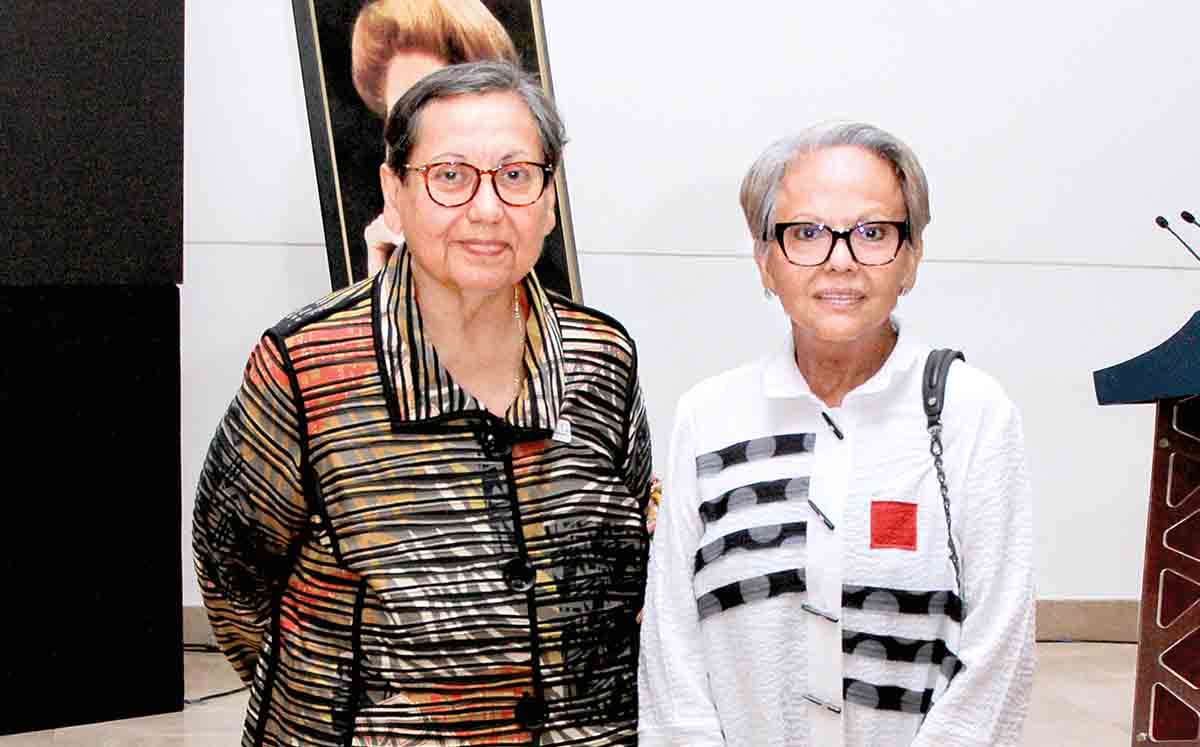 BERTHA SALINAS Y BERTHA SÁNCHEZ llegaron con sus mejores outfits a la inauguración del busto de Gilda Appedole