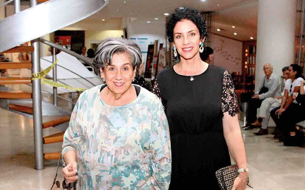 SARA DE CHEMAS Y DANIELA CHEMAS presentes en la inauguración del busto de Gilda Appedole