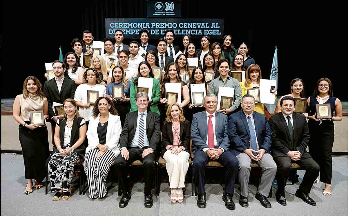 Galardonados con el Premio Ceneval al Desempeño de Excelencia EGEL
