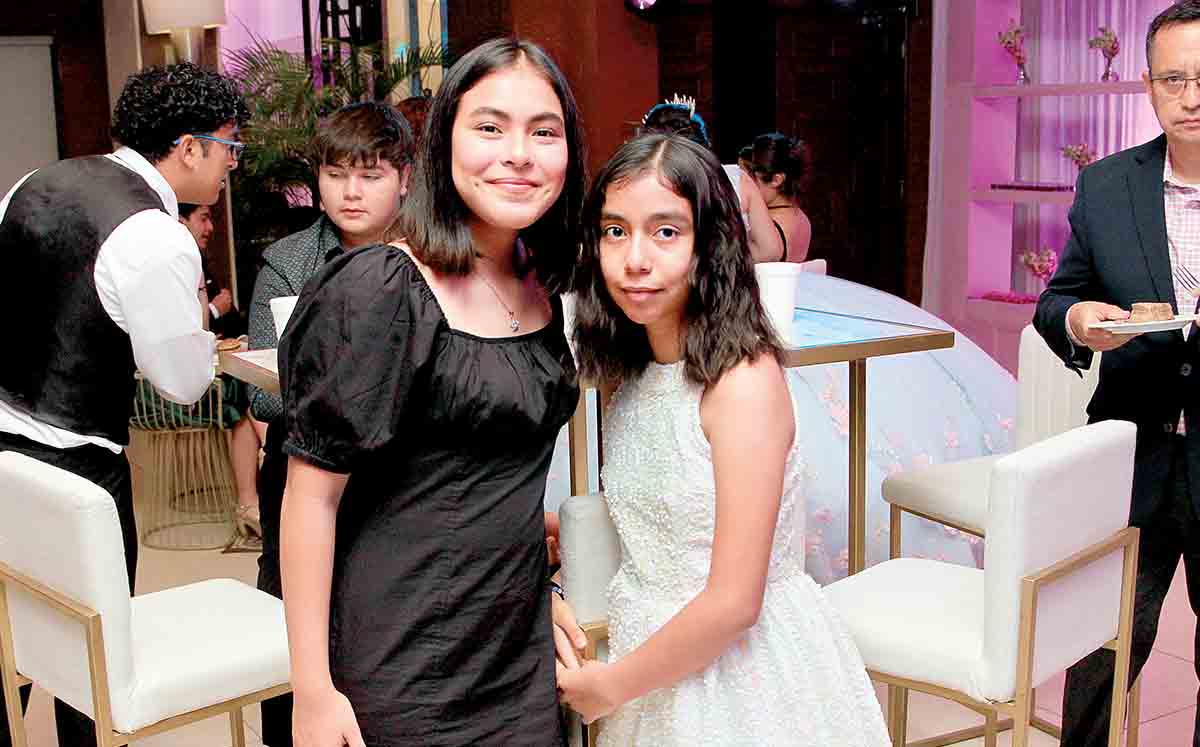 CAMILA JIMÉNEZ Y RENATA JIMÉNEZ disfrutaron de los XV años de Maryfer Pérez