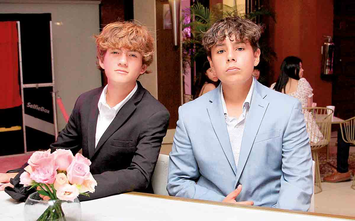 RAÚL NIAVEZ Y ALEJANDRO AGUILAR disfrutaron de los XV años de Maryfer Pérez