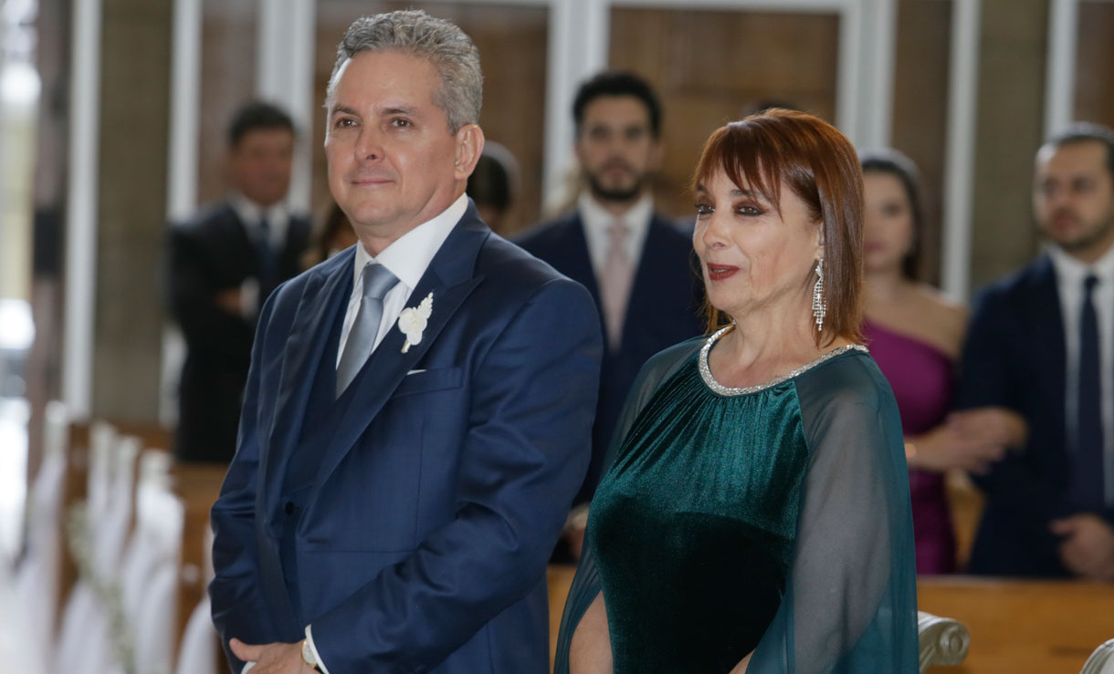 PAPÁS DE LA NOVIA. Mauricio Coronado y María Teresa Polín