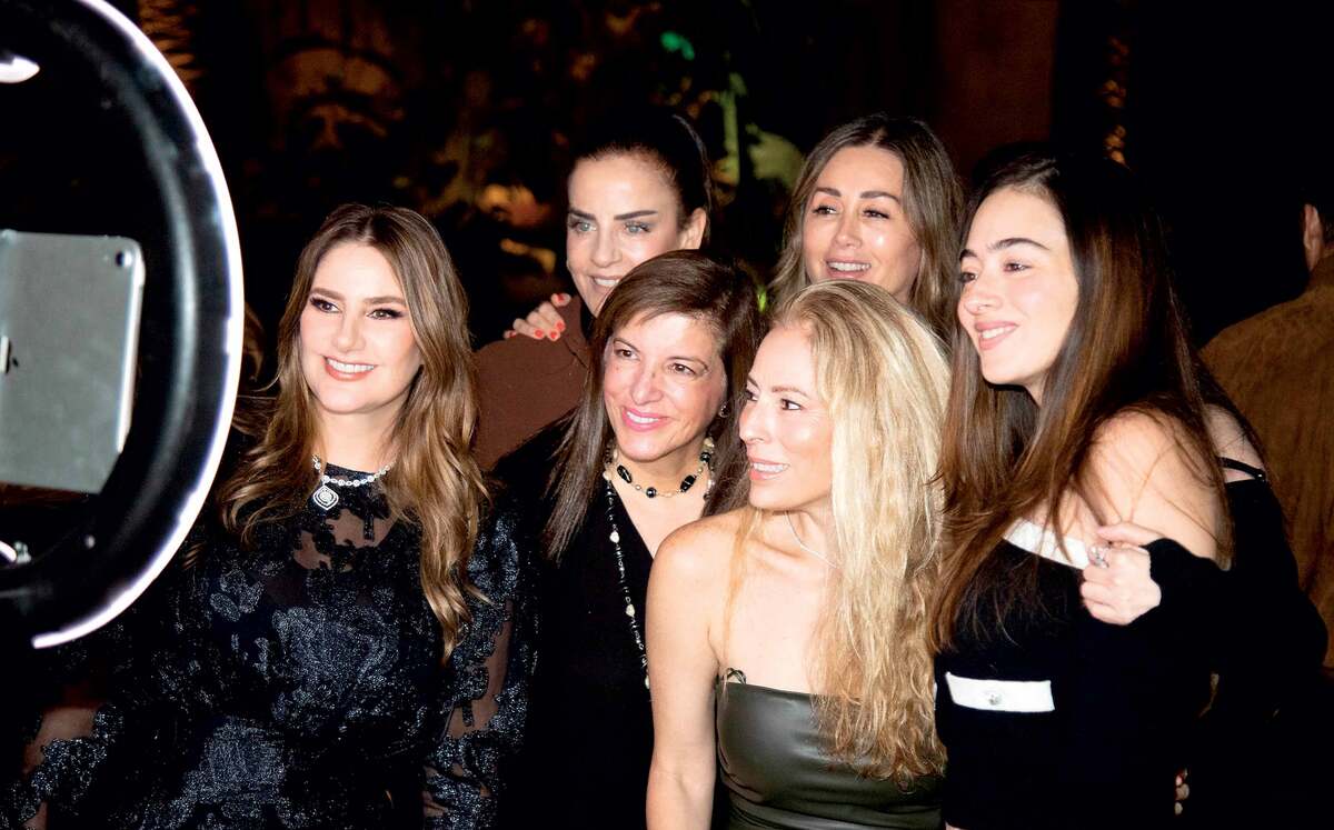 Alejandra con Itziar de Morales, Susana de Almaguer, Karen Almaguer, Rebe Lobeira e Itziar Bustindui
