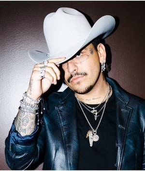 Christian Nodal pasea con su hija en pijamas Dior; ¿cuánto cuestan? (Foto: IG)