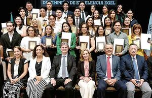 Galardonados con el Premio Ceneval al Desempeño de Excelencia EGEL