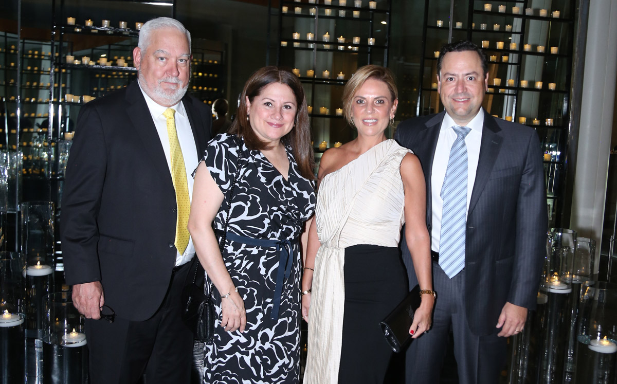 Pedro de Urquidi, Rosy Ayala de Urquidi, Marcela de Dovalina y Aroldo Dovalina / Foto: Roberto Alvarado