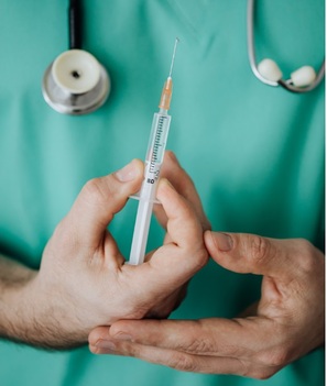 ¿Es seguro ponerse las vacunas de Covid-19 e influenza al mismo tiempo? (Foto: Pexels)