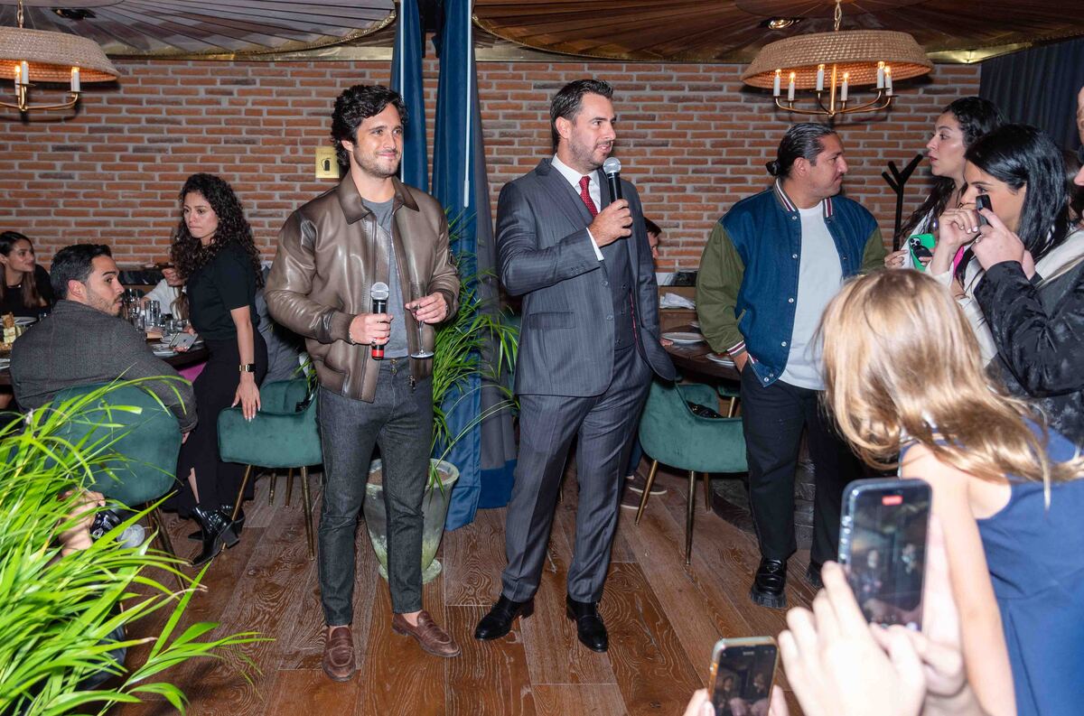 Diego Boneta con Víctor Setién