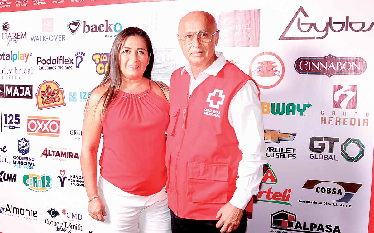 CLAUDIA ROCK Y SERGIO TORRES posaron para nosotros en la noche retro en Byblos