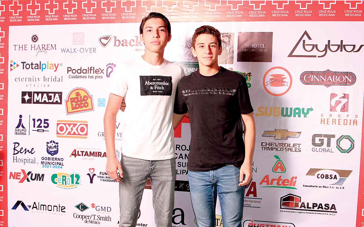 CARLOS SABIDO Y ALEJANDRO LACAVEX estuvieron presentes en la noche retro en Byblos