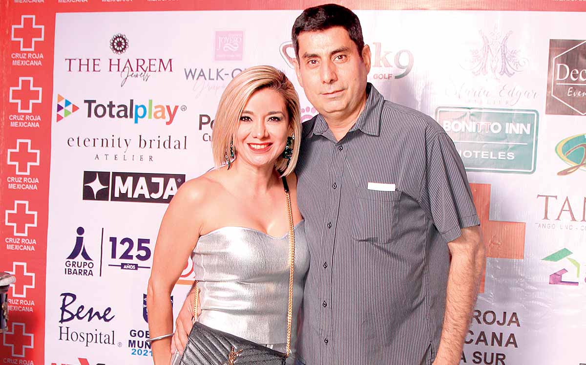 YAMILE SANTAMARíA Y ANUAR GUARANEY llegaron a la noche retro para apoyar a la Cruz Roja